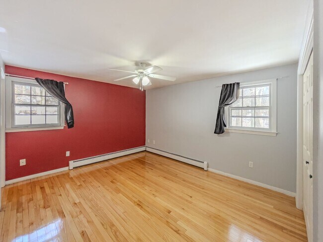 Building Photo - Spacious 4BR/2.5BA/2Car Garage Home with Finished Basement & Hardwood Floors – Gales Ferry