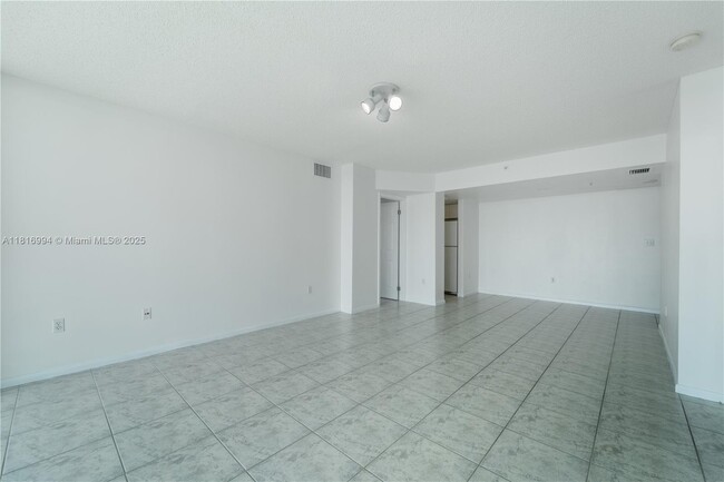 Building Photo - 800 Claughton Island Dr