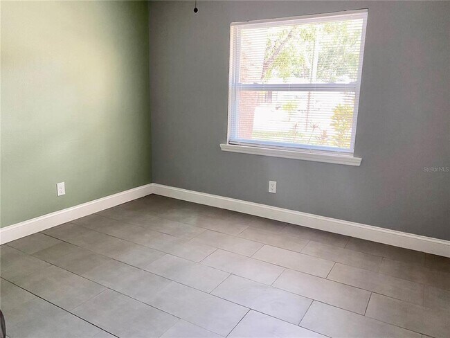 Building Photo - 8433 Somerset Dr