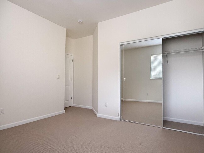 Building Photo - 15 Parkridge Cir