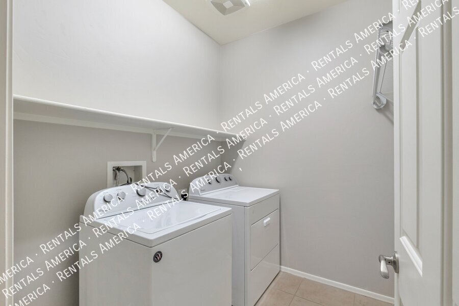 Building Photo - 8431 N Mountain Stone Pine Way