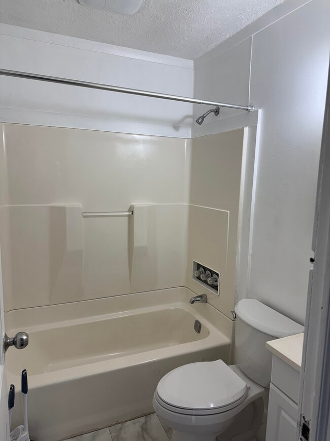 Bathroom - 10 Birmingham Ct