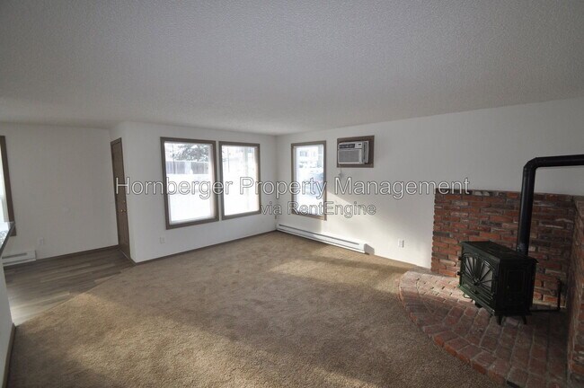 Building Photo - 8705 N Colton St