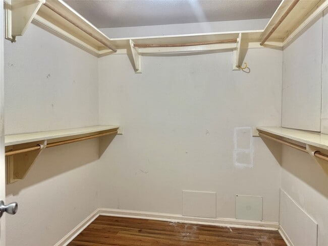 Building Photo - 2934 Field Line Dr