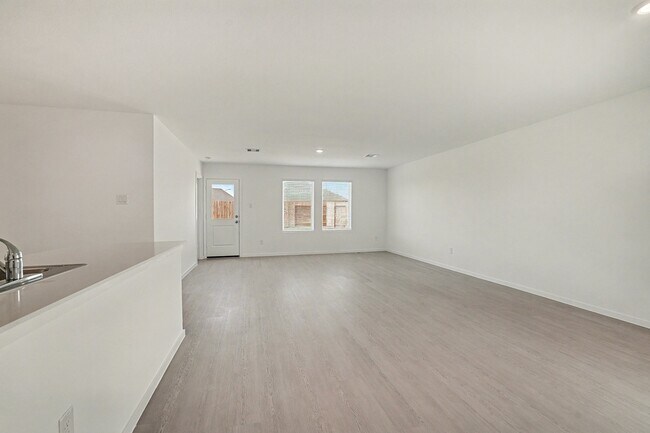 Building Photo - 6315 Linden Leaf Dr