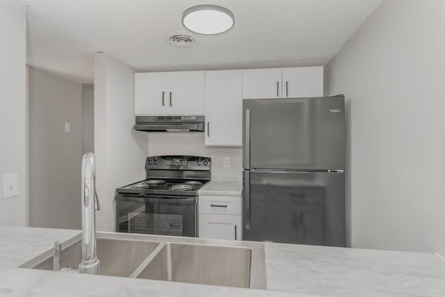 Building Photo - 723 Old Liberty Rd