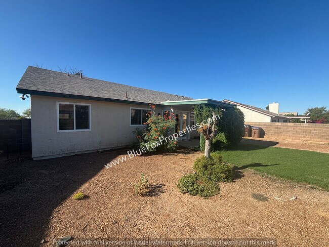 Building Photo - 2570 W Camino Del Grijalva