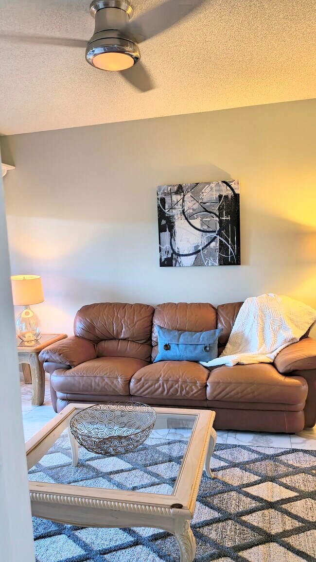 Building Photo - 13164 Via Veneto