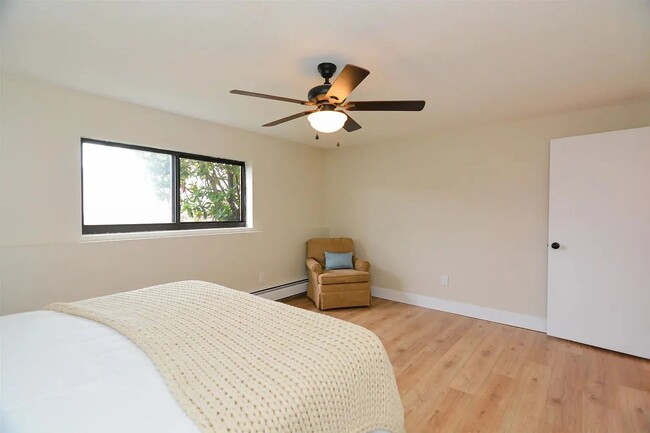 Building Photo - Salem NH