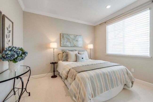 Building Photo - Luxury 3-Bed Townhouse in Hayward Just Built in 2019!