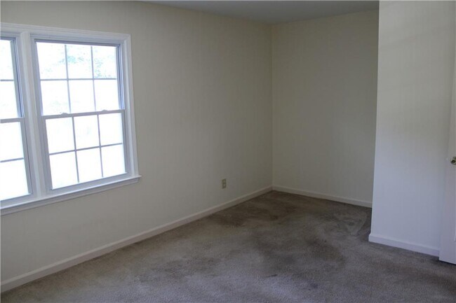 Building Photo - 1233 Sweet Pine Dr