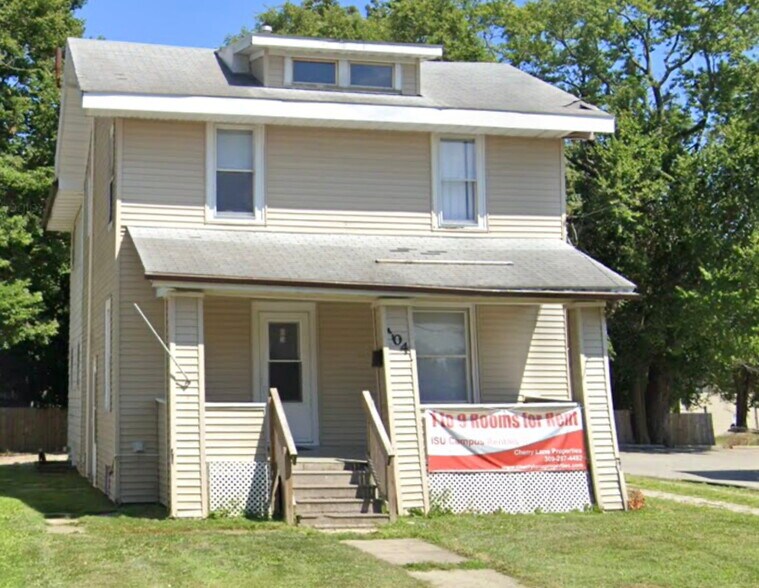 Building Photo - 904 S University St