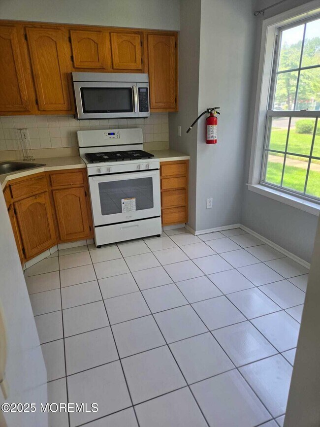 Building Photo - 127 Wellington Ct