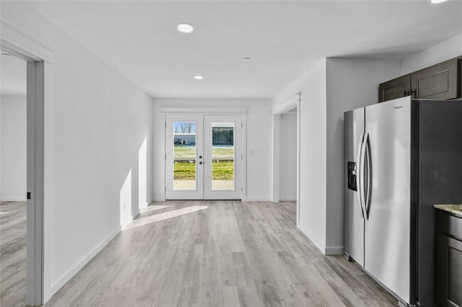 Building Photo - 423 W 3rd St