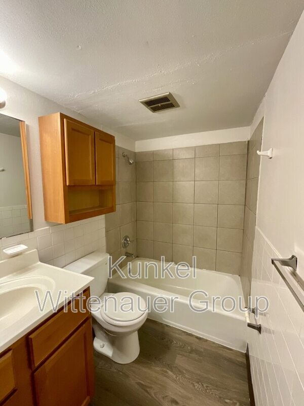 Building Photo - 1805 Jamestown Rd