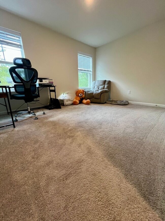 Building Photo - Luxurious 3-Bedroom Townhome in Norristown! Available mid-July!