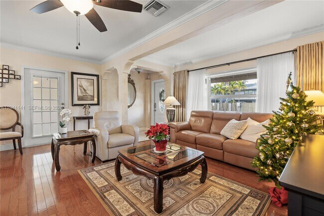 Building Photo - 800 NE 6th St