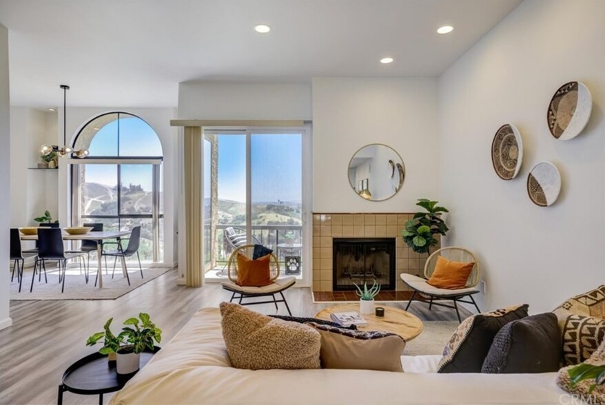 Building Photo - 688 Vallejo Villas