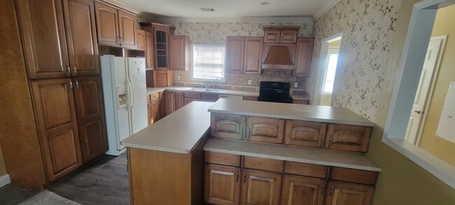 Primary Photo - 124 Meadows Ln