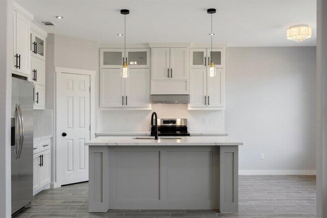 Building Photo - 3027 Apache