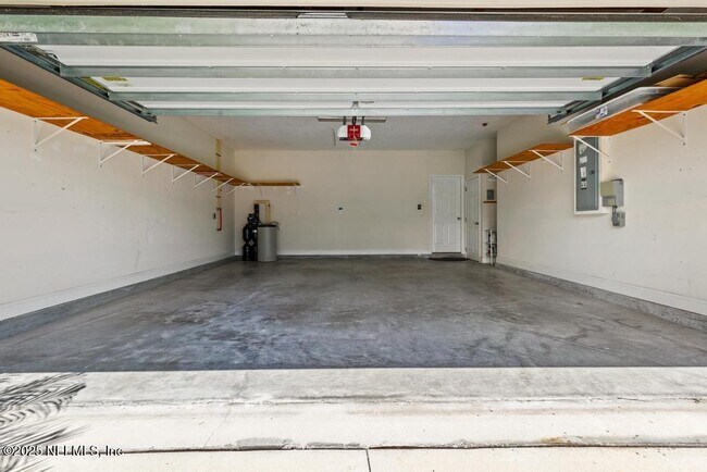 Building Photo - 1025 Santa Cruz St