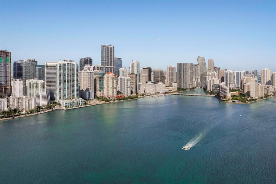 Building Photo - 1331 Brickell Bay Dr