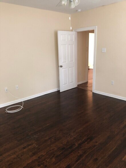 Building Photo - 564 Cotton St