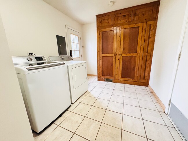 Building Photo - 1285 Haverhill Cir