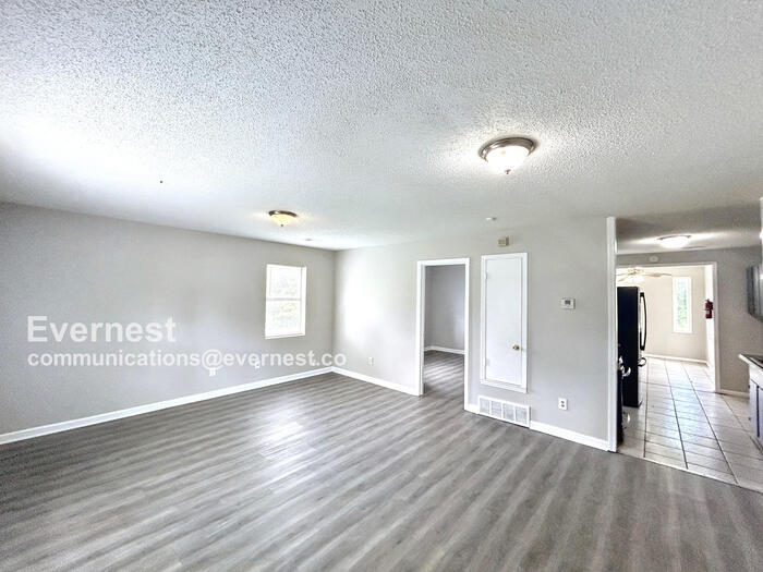 Building Photo - 2387 Rosehaven Ave