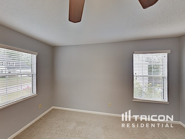 Building Photo - 210 Glen Rose Cir