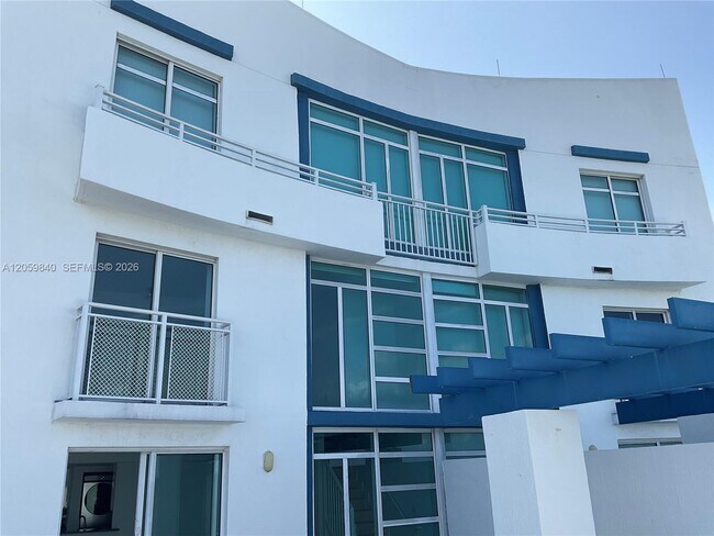 Building Photo - 7600 Collins Ave