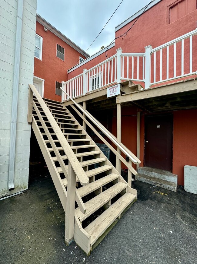 Building Photo - Welcome to Smryna!