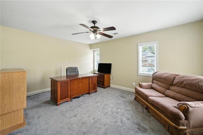 Building Photo - 301 Parkmont Way