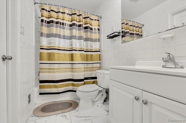 Building Photo - 1564 Moulin Ave