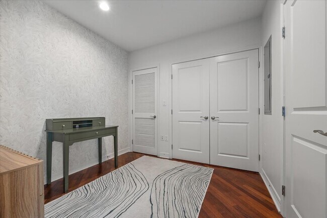 Building Photo - 500 Throckmorton St