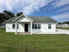 Building Photo - FULLY RENOVATED! 3 Bed/2 Bath in Wanchese