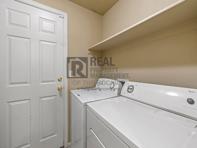 Building Photo - 509 Jansen Dr