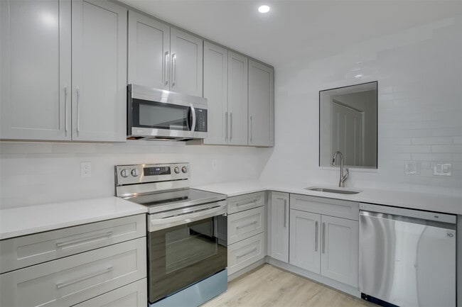 Building Photo - 2155 NE 56th Ct
