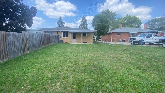 Building Photo - 1125 Sagecrest Dr