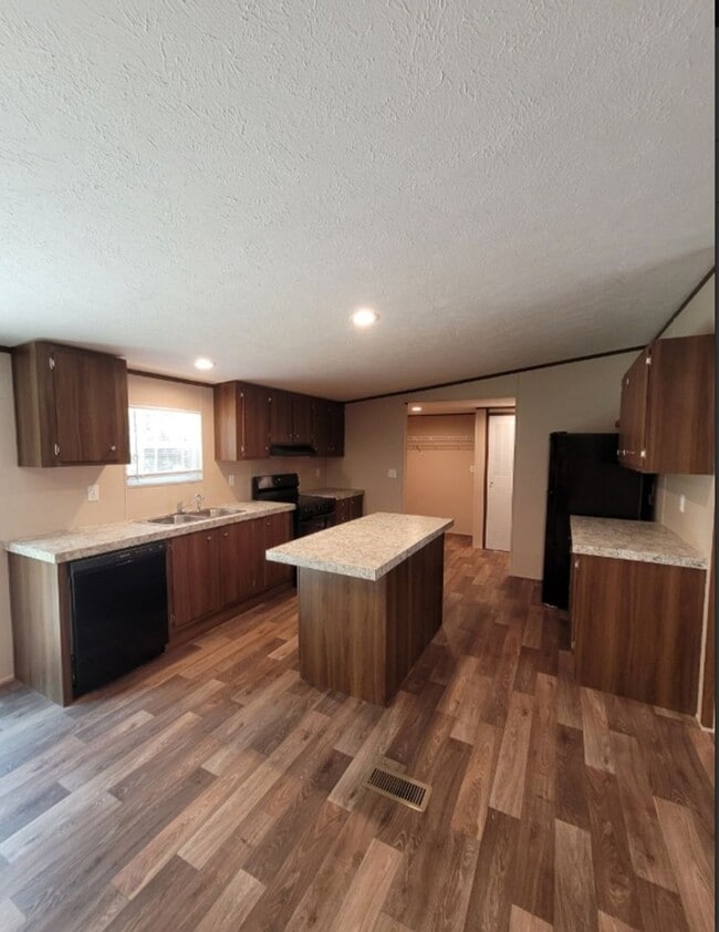 Building Photo - 39 Sunnybrook Ln