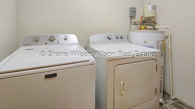 Building Photo - Spacious 2 Bedroom 2 Bath Duplex nestled in a quiet neighborhood in south Dalton.  ALL UTILITIES ...