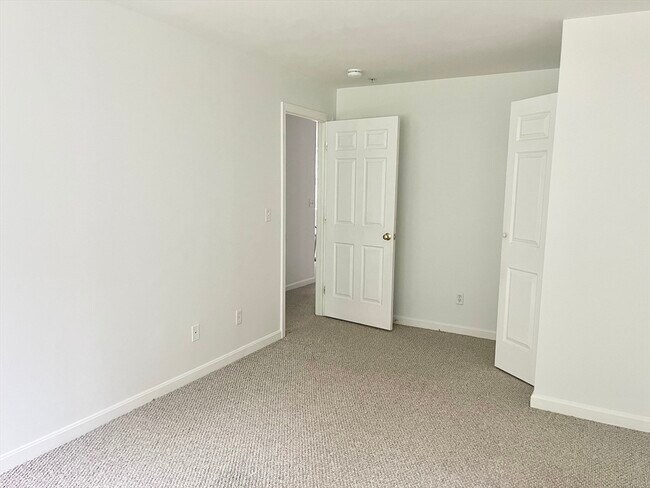 Building Photo - 205 Chapin St
