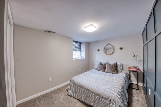 Building Photo - 261 Catalpa Pl