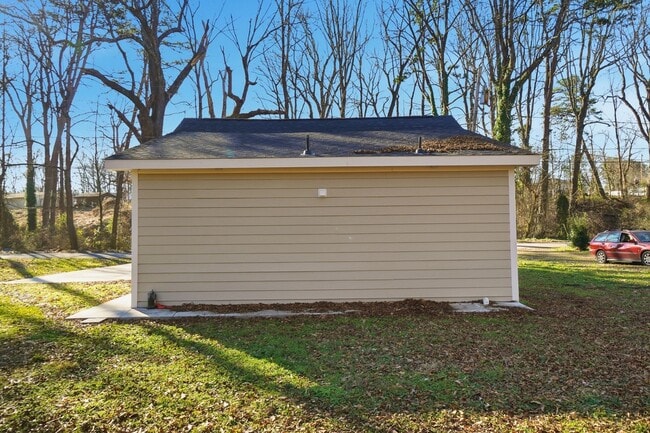 Building Photo - 930 Bond Ave