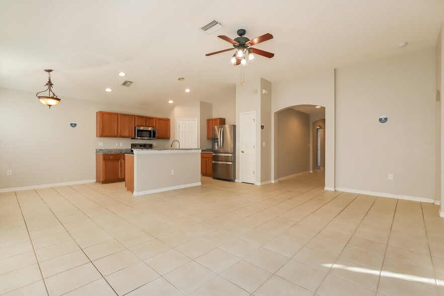 Building Photo - 9421 Cypress Harbor Dr