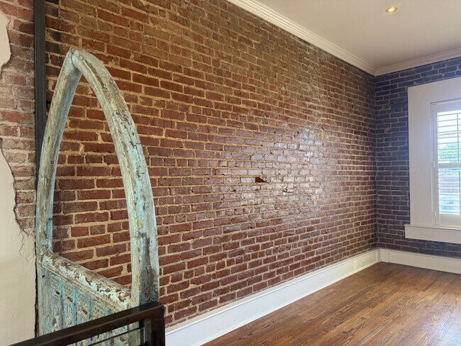 Building Photo - Completely Renovated Downtown Memphis Loft with Rooftop Skyline Views.