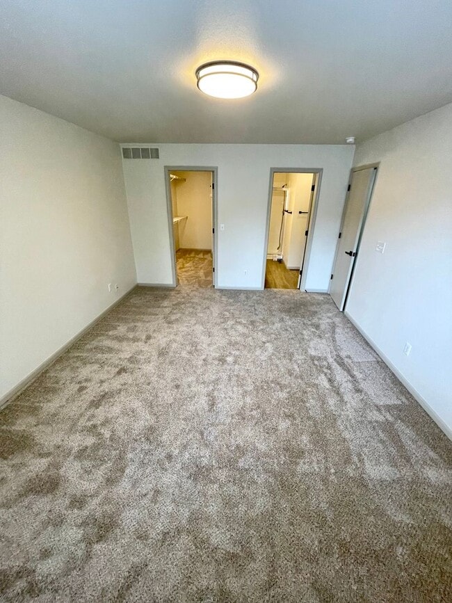 Building Photo - 201 Manor Ct