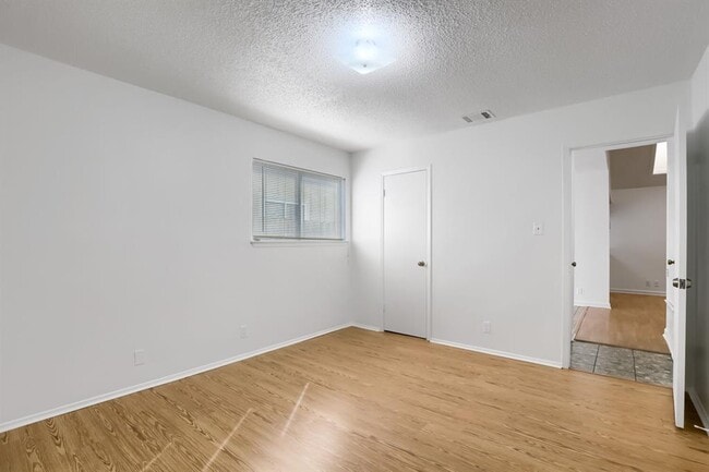 Building Photo - 10710 Topperwein Dr