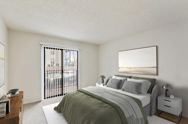 Building Photo - 3500 Windcliff Dr SE