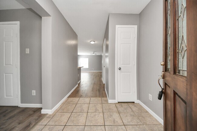 Building Photo - 14707 Country Rose Ln